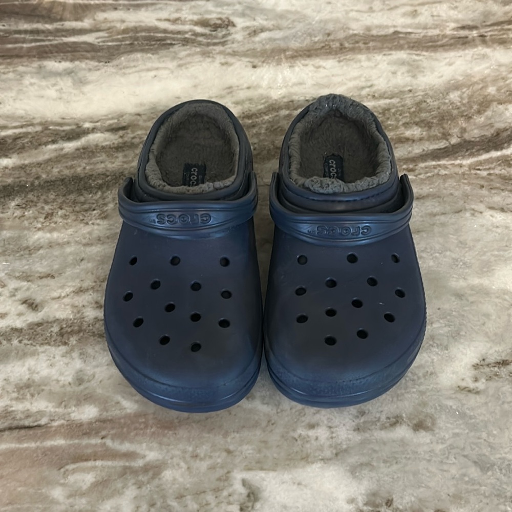 Crocs Kids Navy Fleece Lined Size 6